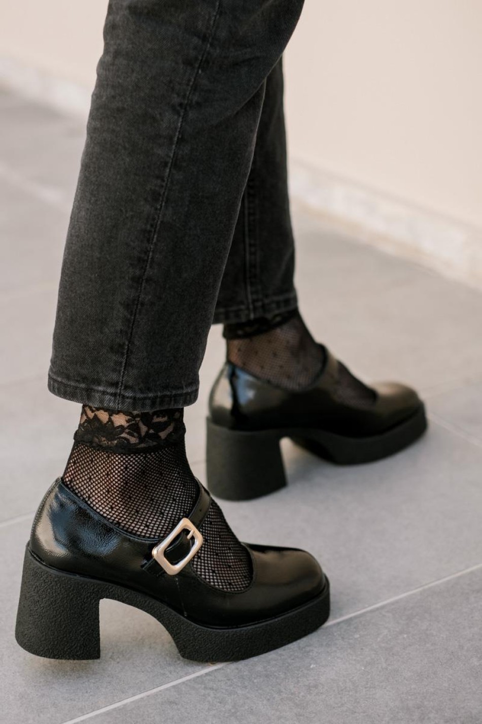 Mary Janes λουστρίνι γόβες με κρεπ τακούνι 330.Q8705-LU ΜΑΥΡΟ