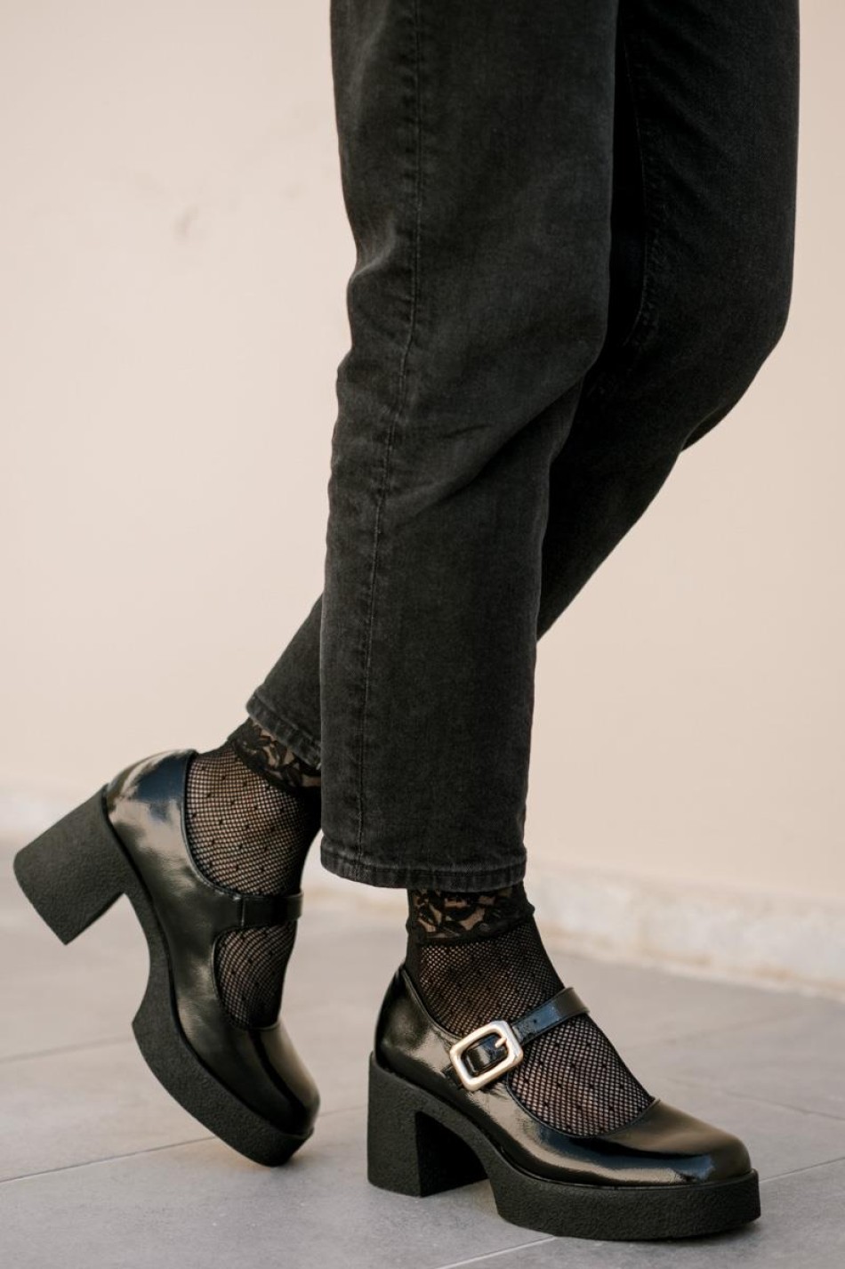 Mary Janes λουστρίνι γόβες με κρεπ τακούνι 330.Q8705-LU ΜΑΥΡΟ