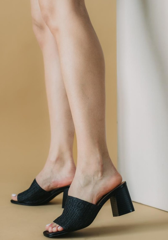 Mules με φαρδιά πλεκτή φάσα 416.S1118-L ΜΑΥΡΟ