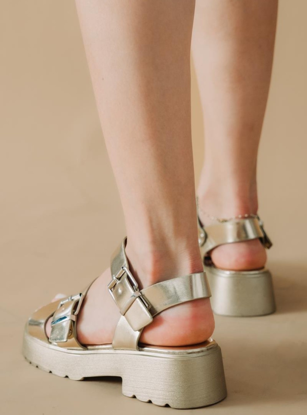 Chunky flatforms με δυο φάσες με περιμετρικό δέσιμο 416.LL1474-L ΧΡΥΣΟ Chunky flatforms με δυο φάσες με περιμετρικό δέσιμο 416.LL1474-L ΧΡΥΣΟ