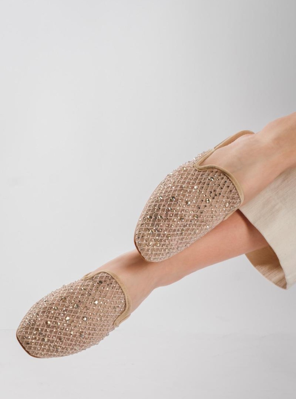 Flat mules με διαφάνειες με στρας ΜΠΕΖ Flat mules με διαφάνειες με στρας ΜΠΕΖ