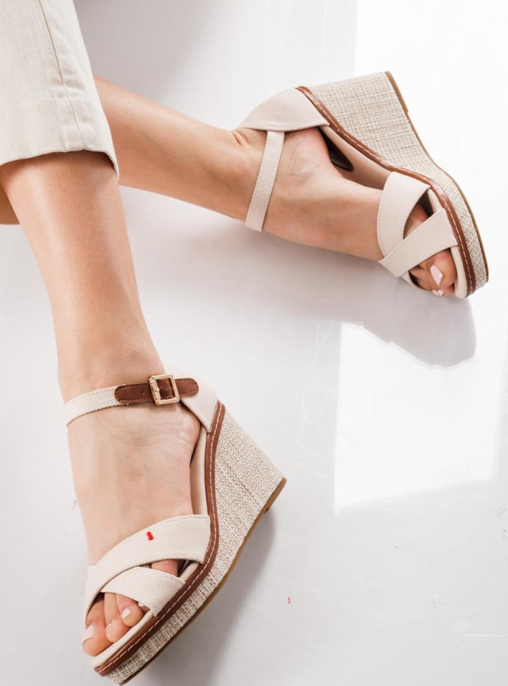 Πλατφόρμες εσπαντρίγιες με χιαστί φάσα ΜΠΕΖ Πλατφόρμες εσπαντρίγιες με χιαστί φάσα ΜΠΕΖ