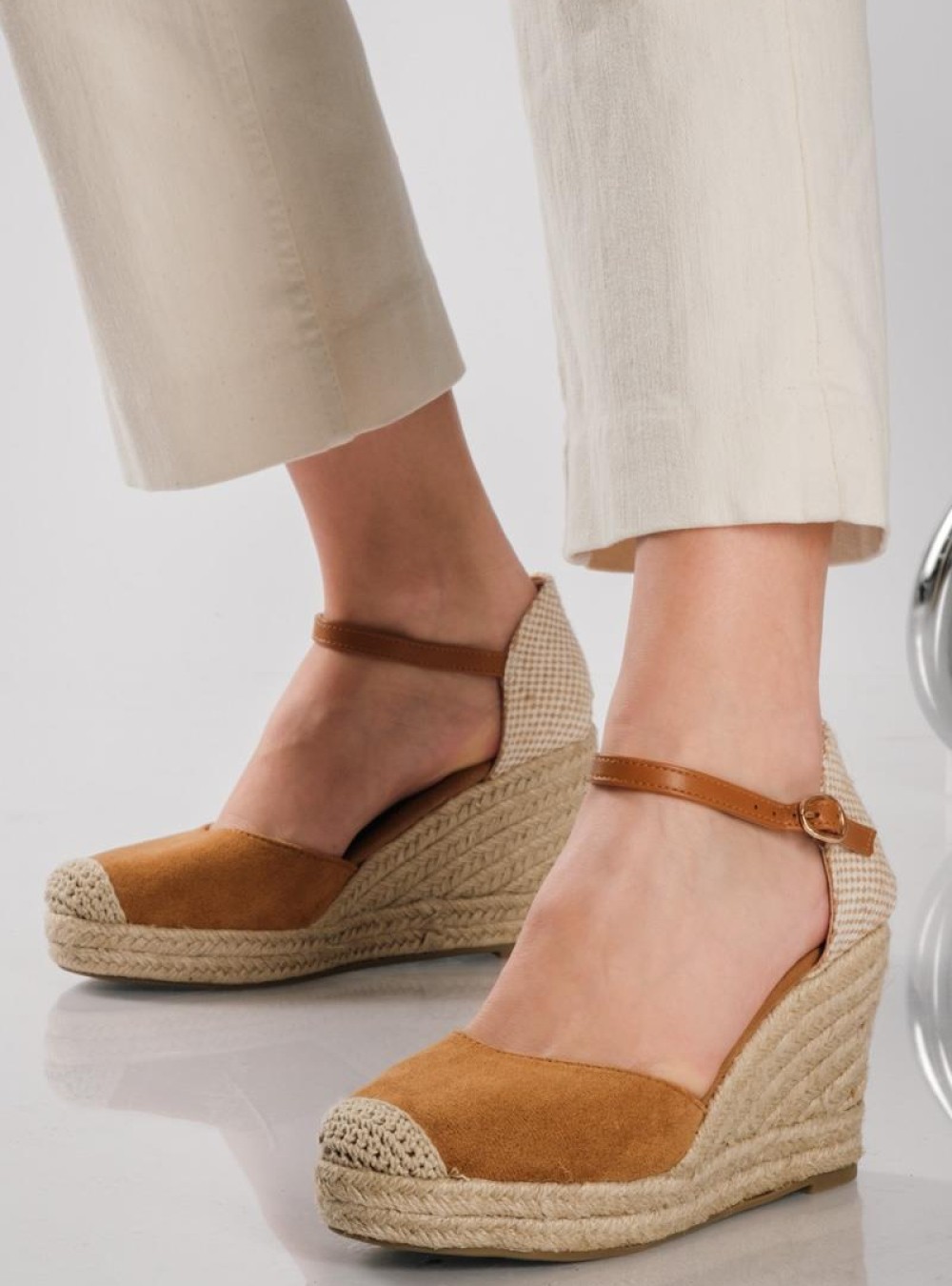 Suede πλατφόρμες εσπαντρίγιες με μπαρέτα ΤΑΜΠΑ Suede πλατφόρμες εσπαντρίγιες με μπαρέτα ΤΑΜΠΑ