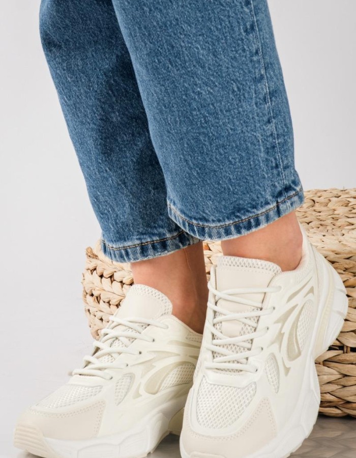 Chunky sneakers σε συνδυασμούς υλικών ΜΠΕΖ