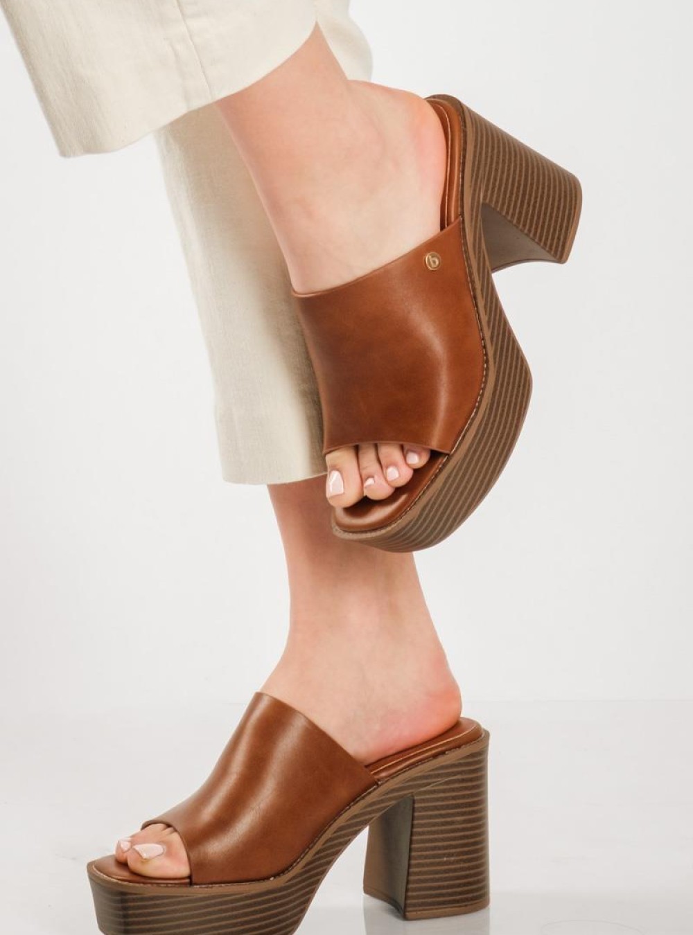 Mules με φαρδιά φάσα ΤΑΜΠΑ Mules με φαρδιά φάσα ΤΑΜΠΑ