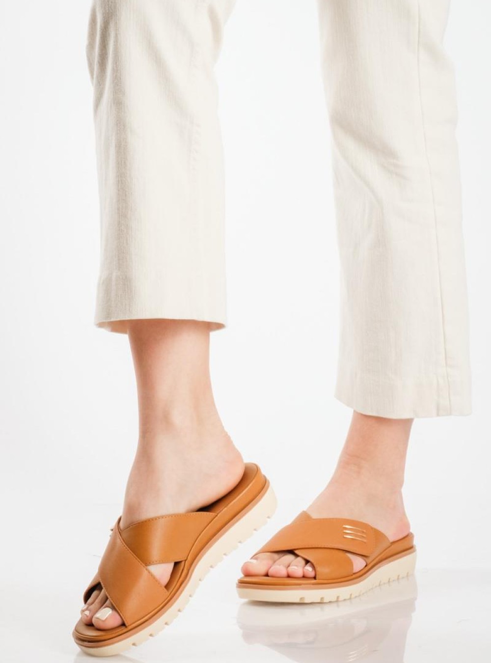 PAREX Δερμάτινη παντόφλα με χιαστί φάσα με velcro ΤΑΜΠΑ PAREX Δερμάτινη παντόφλα με χιαστί φάσα με velcro ΤΑΜΠΑ