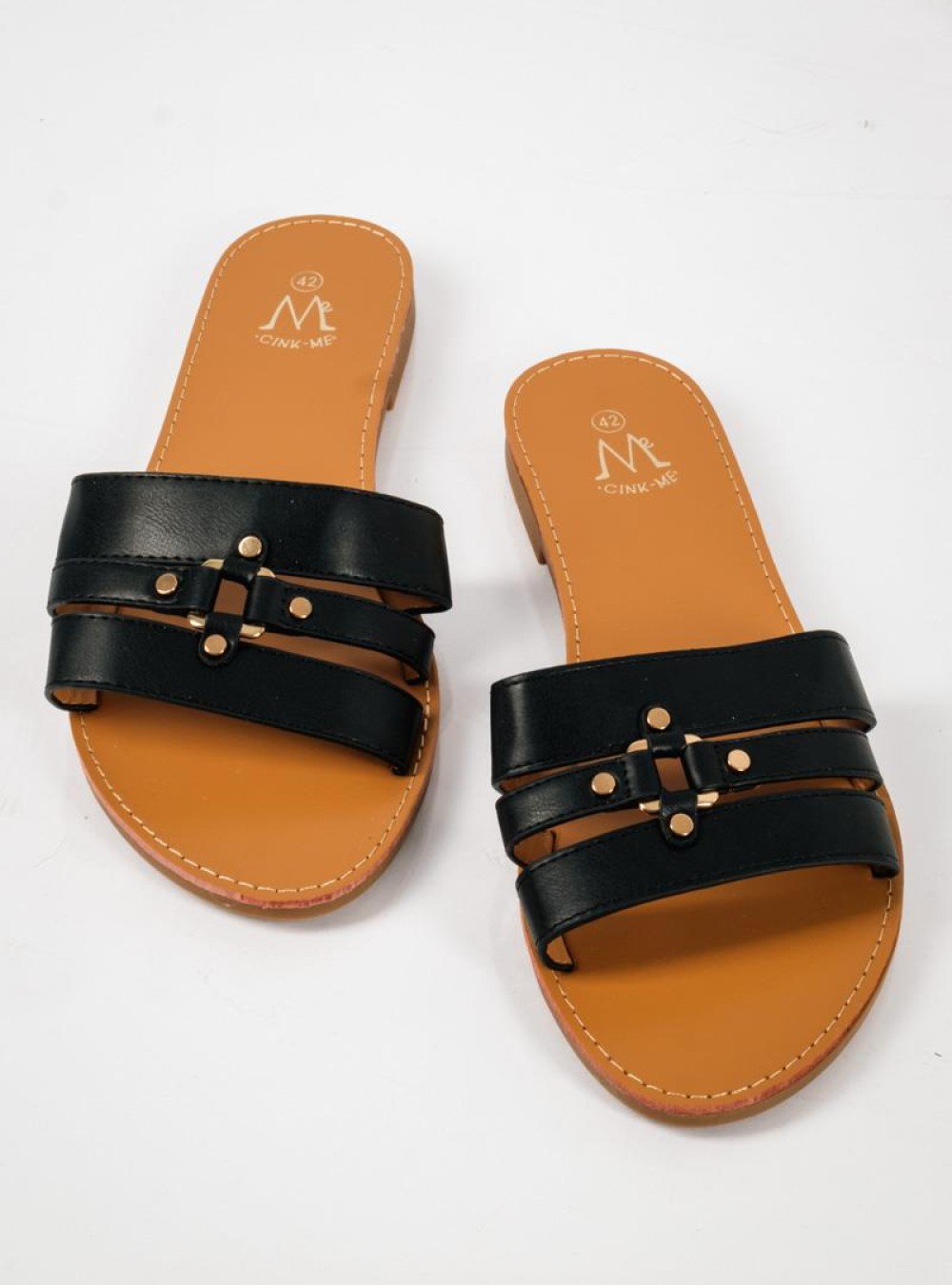 Flat σανδάλι με ιδιαίτερη φάσα ΜΑΥΡΟ Flat σανδάλι με ιδιαίτερη φάσα ΜΑΥΡΟ