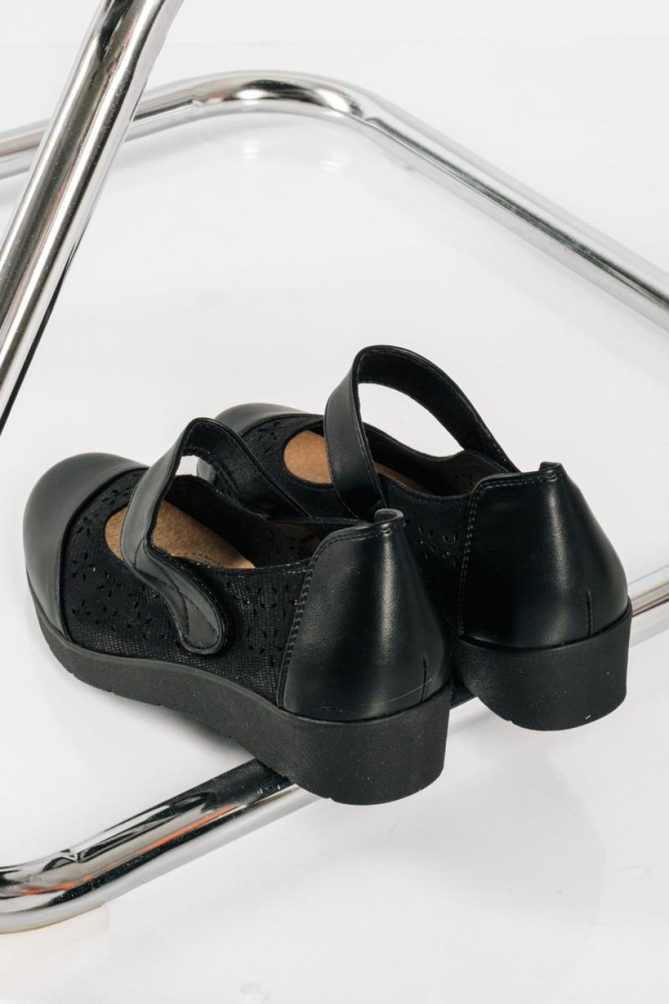 Κλειστές πλατφόρμες με μπαρέτα με velcro ΜΑΥΡΟ Κλειστές πλατφόρμες με μπαρέτα με velcro ΜΑΥΡΟ