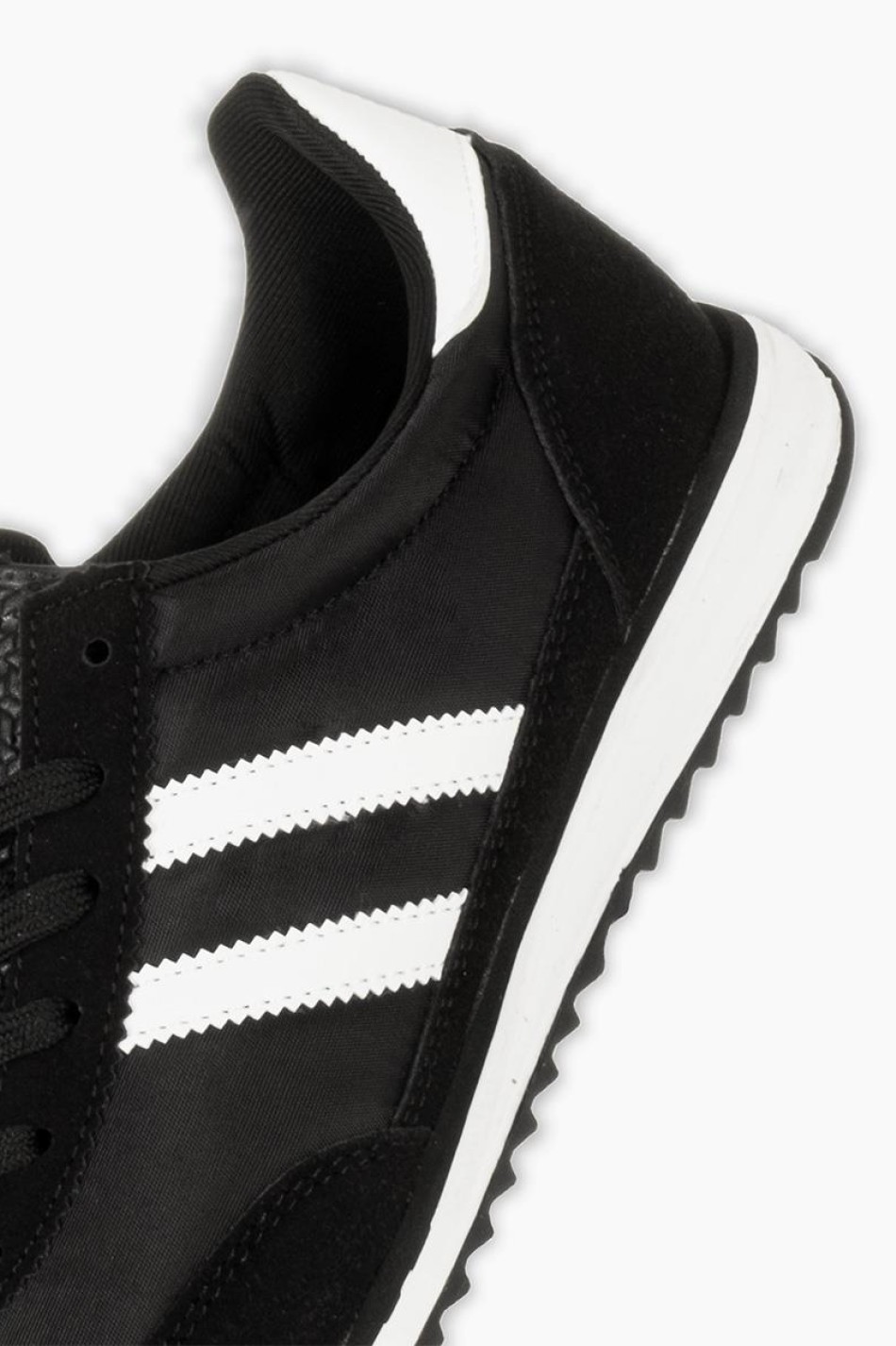 Ανδρικό sneaker με ρίγες ΜΑΥΡΟ Ανδρικό sneaker με ρίγες ΜΑΥΡΟ