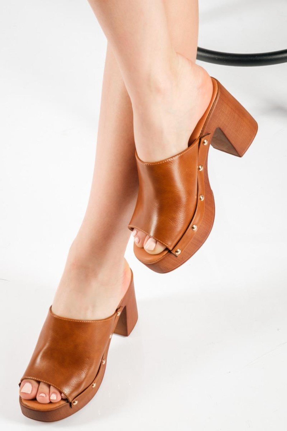 Clogs τσόκαρα με φαρδιά φάσα ΤΑΜΠΑ Clogs τσόκαρα με φαρδιά φάσα ΤΑΜΠΑ