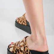 Suede flatforms με φάσα με τρουκς ΛΕΟΠΑΡ Suede flatforms με φάσα με τρουκς ΛΕΟΠΑΡ
