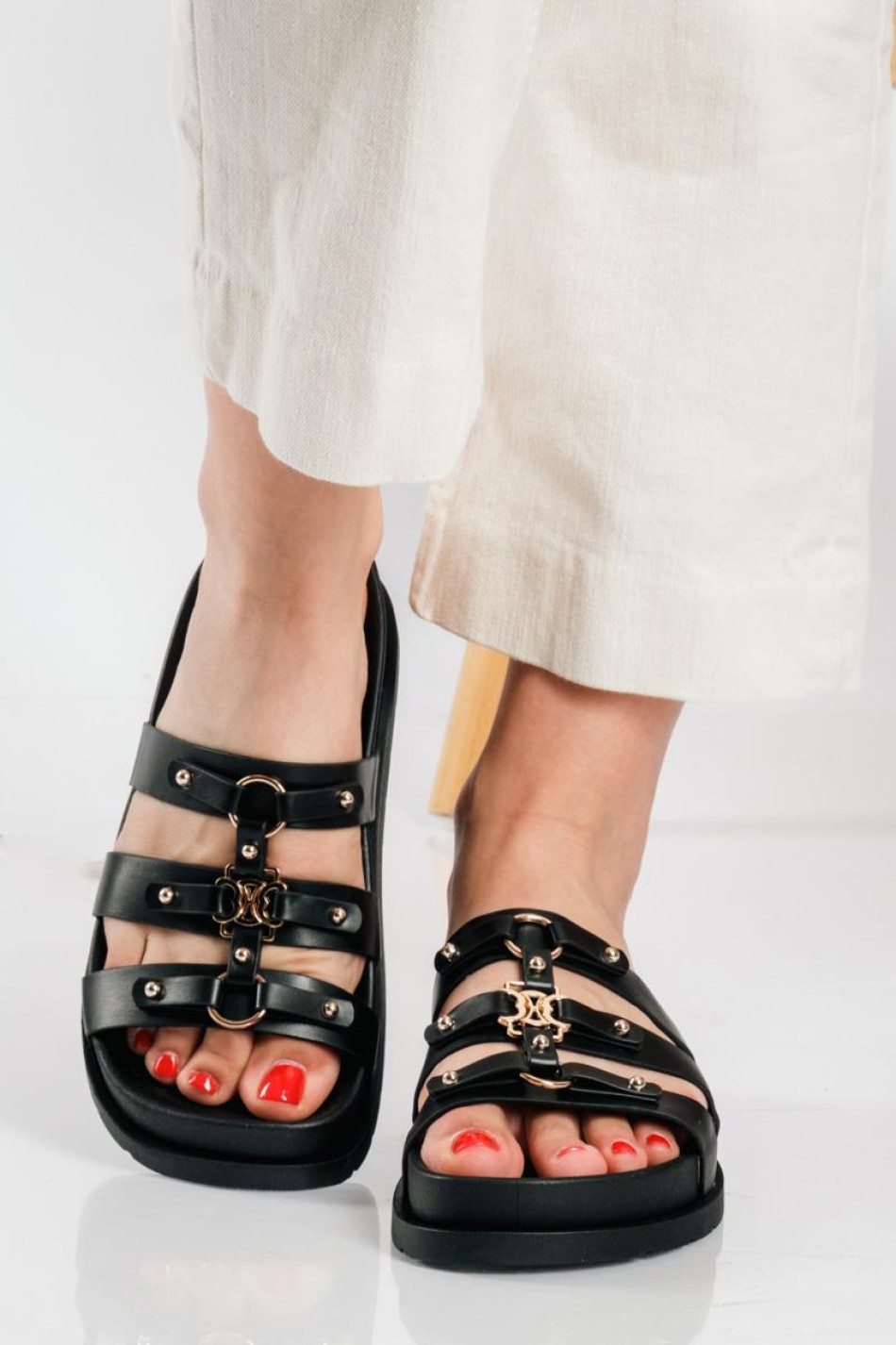 Flatforms με ιδιαίτερη φάσα με τριπλά λουράκια ΜΑΥΡΟ
