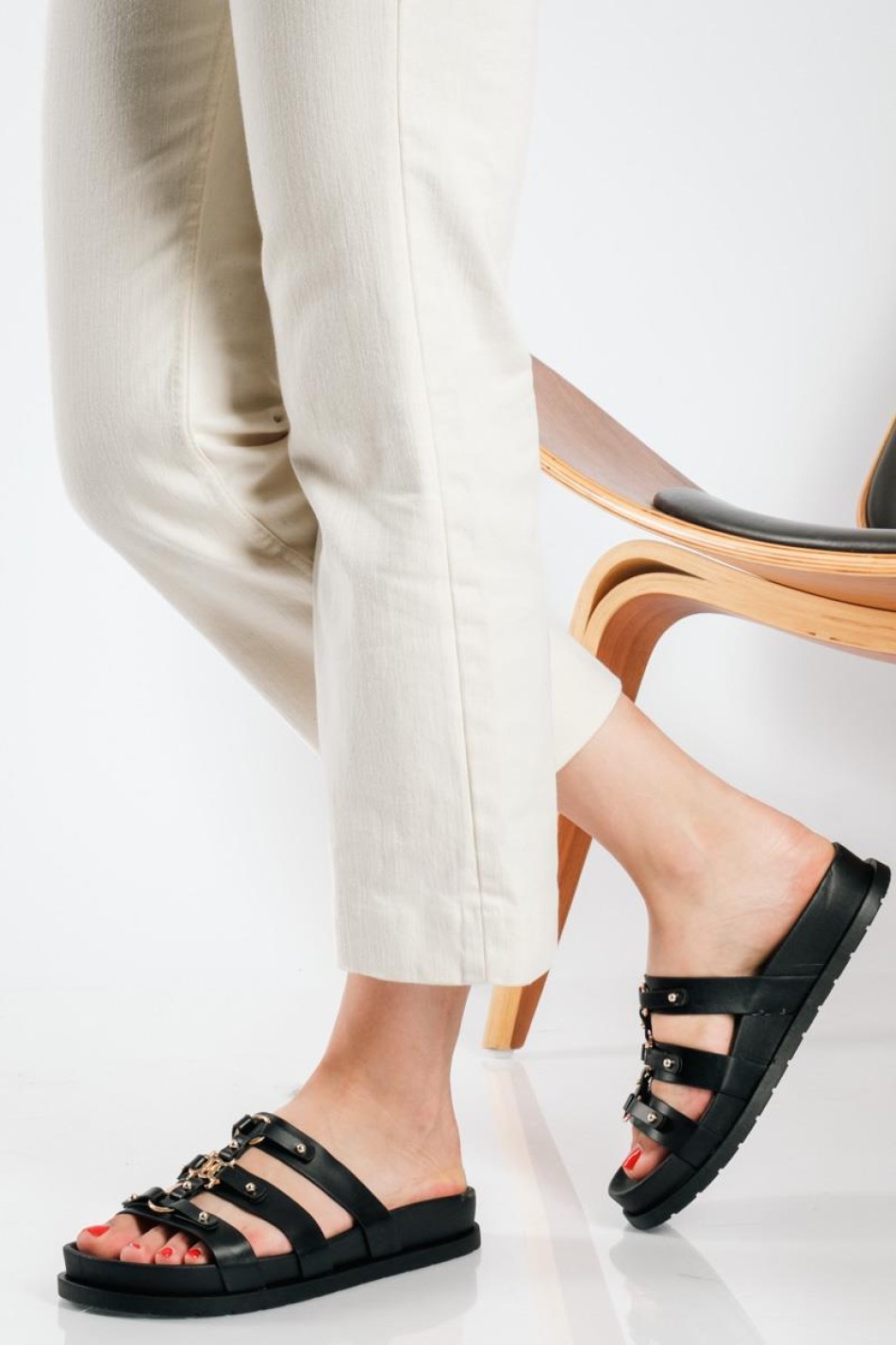 Flatforms με ιδιαίτερη φάσα με τριπλά λουράκια ΜΑΥΡΟ Flatforms με ιδιαίτερη φάσα με τριπλά λουράκια ΜΑΥΡΟ