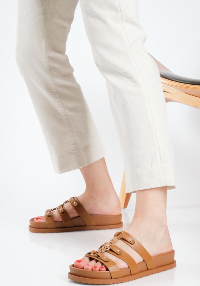 Flatforms με ιδιαίτερη φάσα με τριπλά λουράκια ΤΑΜΠΑ
