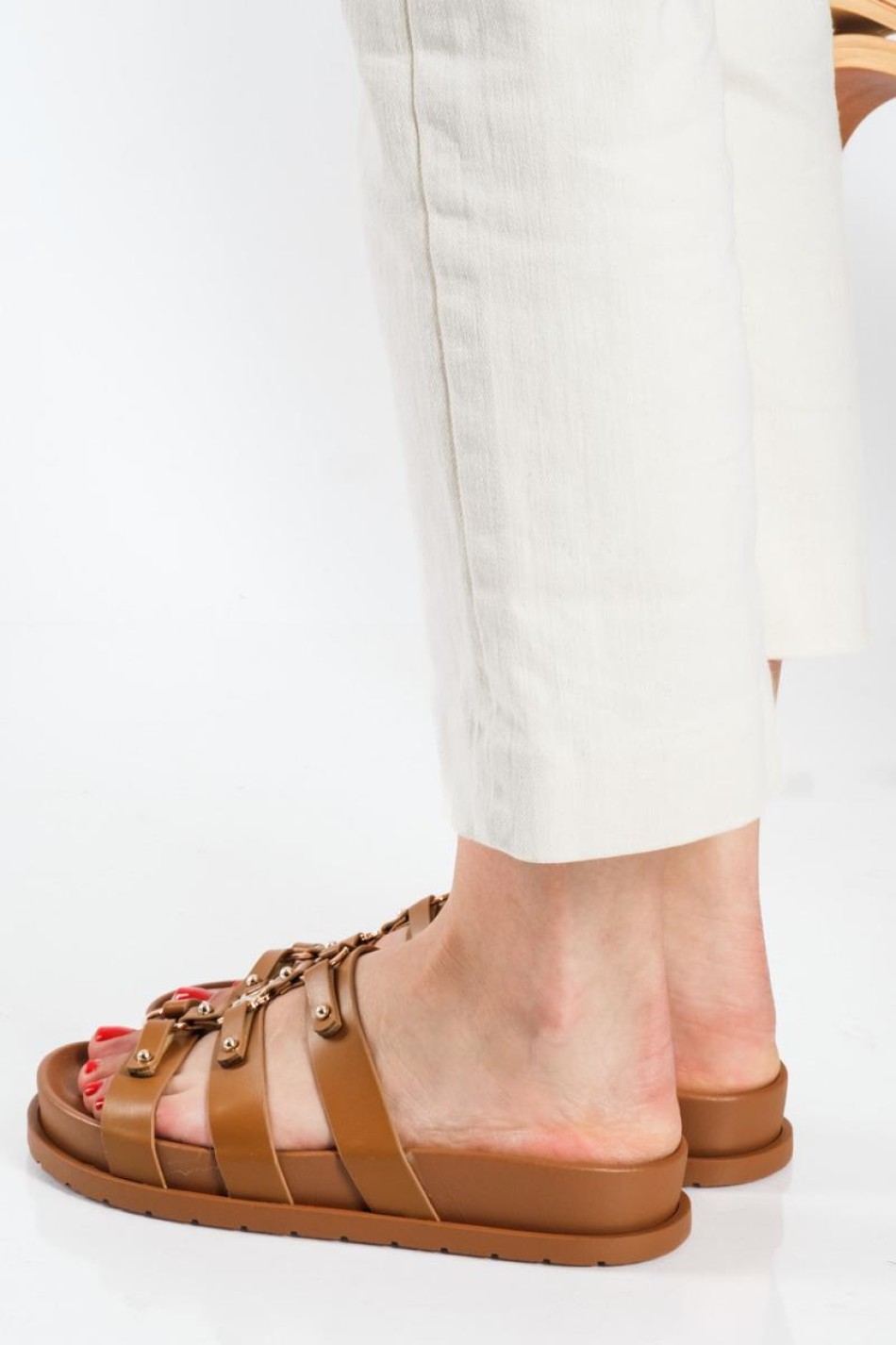 Flatforms με ιδιαίτερη φάσα με τριπλά λουράκια ΤΑΜΠΑ Flatforms με ιδιαίτερη φάσα με τριπλά λουράκια ΤΑΜΠΑ