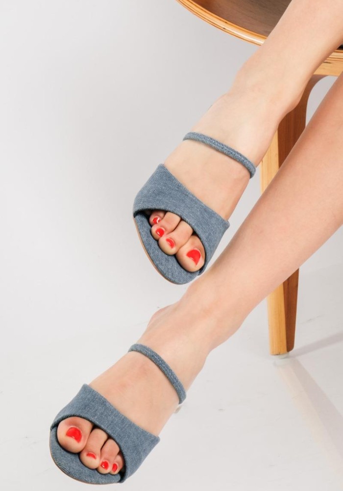 Denim mule με φάσα και λεπτό λουράκι JEAN