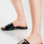 Flat σανδάλια με φάσα με διακοσμητικό ΜΑΥΡΟ Flat σανδάλια με φάσα με διακοσμητικό ΜΑΥΡΟ