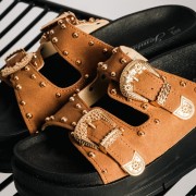 Suede flatforms με φάσα με τρουκς ΚΑΦΕ