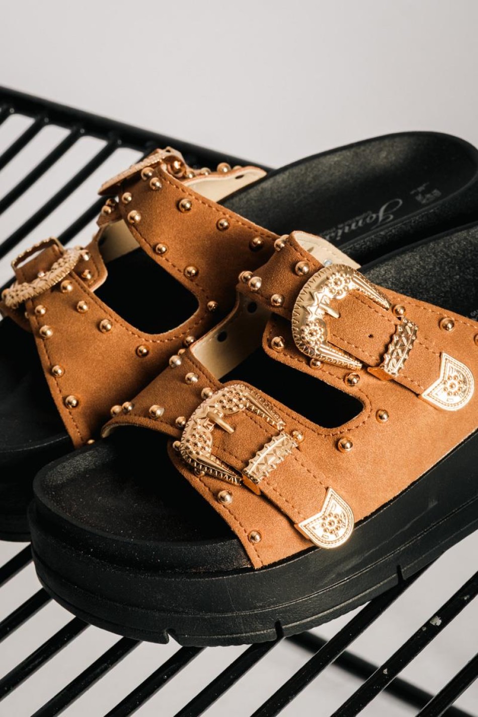 Suede flatforms με φάσα με τρουκς ΚΑΦΕ