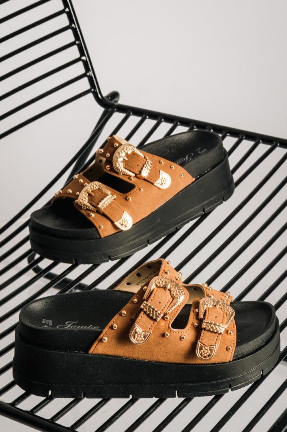 Suede flatforms με φάσα με τρουκς ΚΑΦΕ