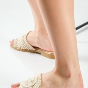 Flat σανδάλια με πλεκτή boho φάσα ΜΠΕΖ Flat σανδάλια με πλεκτή boho φάσα ΜΠΕΖ