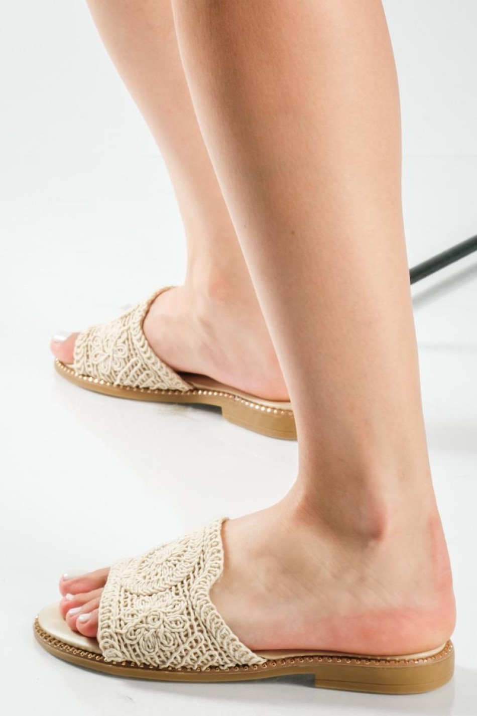 Flat σανδάλια με πλεκτή boho φάσα ΜΠΕΖ Flat σανδάλια με πλεκτή boho φάσα ΜΠΕΖ