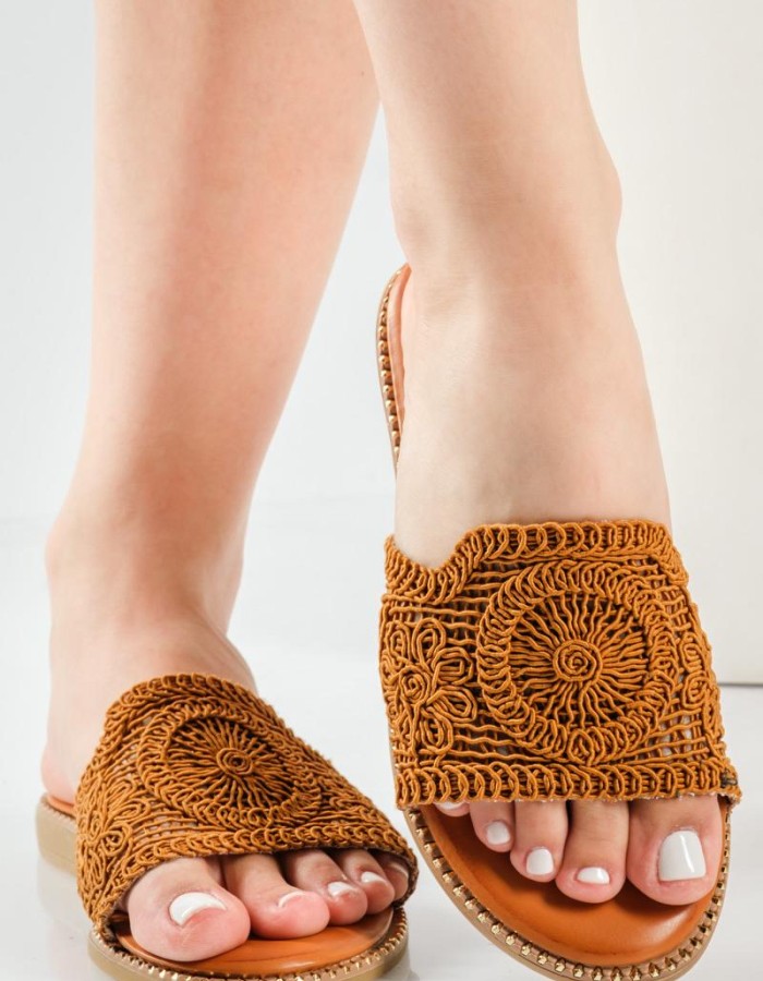 Flat σανδάλια με πλεκτή boho φάσα ΤΑΜΠΑ
