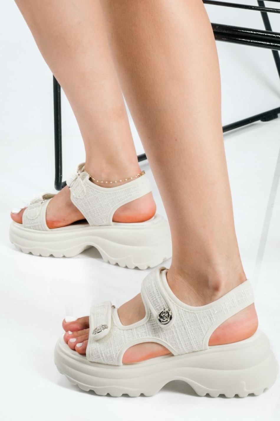 Flatforms με sporty σόλα και κούμπωμα velcro ΜΠΕΖ