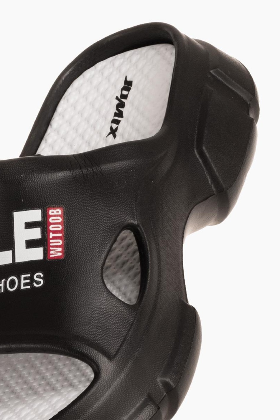 Γυναικείες σαγιονάρες με tracksole και τύπωμα ΜΑΥΡΟ
