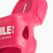 Γυναικείες σαγιονάρες με tracksole και τύπωμα ΦΟΥΞΙΑ Γυναικείες σαγιονάρες με tracksole και τύπωμα ΦΟΥΞΙΑ
