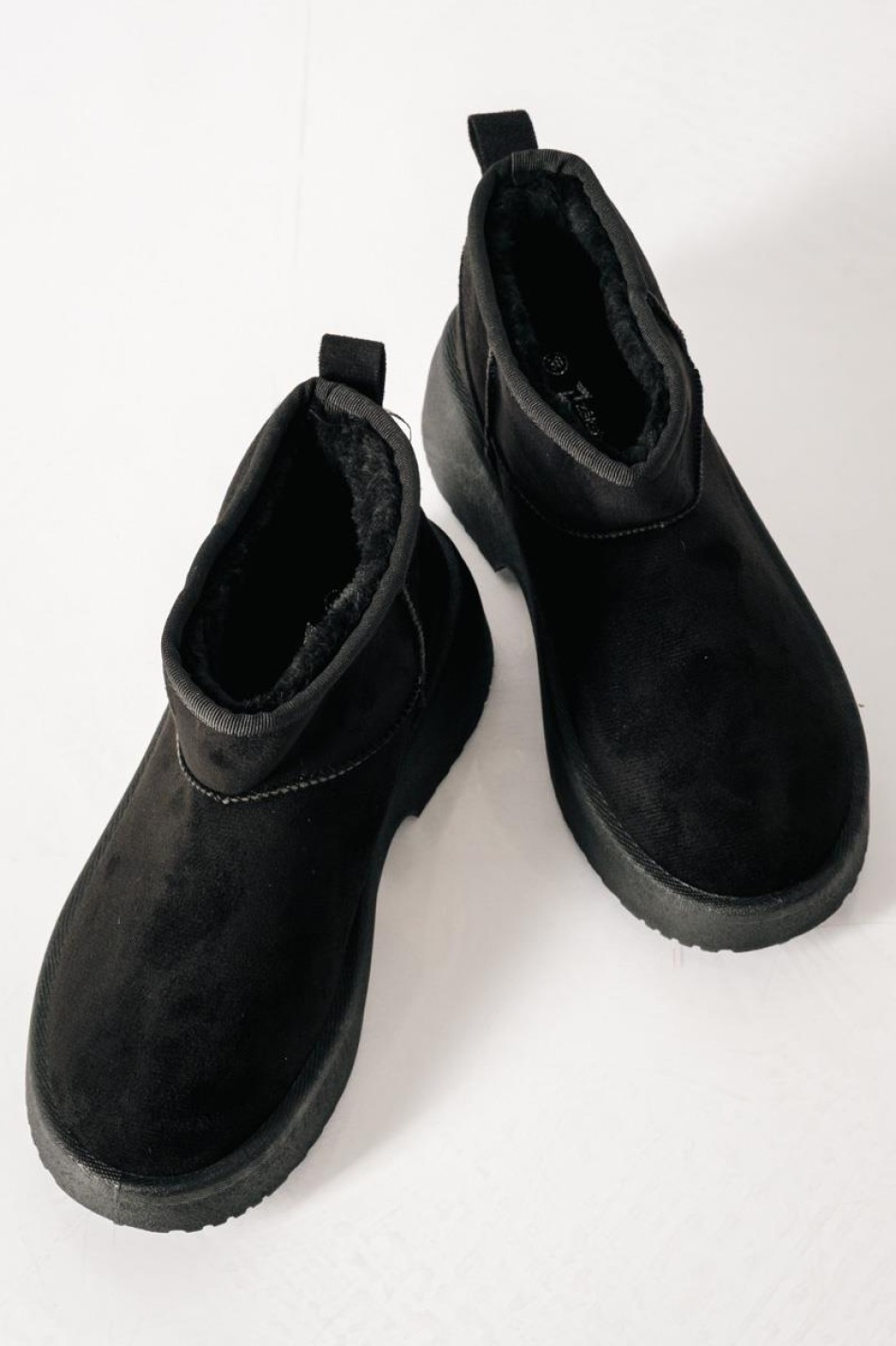 Γυναικεία μποτάκια suede με γούνα και chunky σόλα ΜΑΥΡΟ