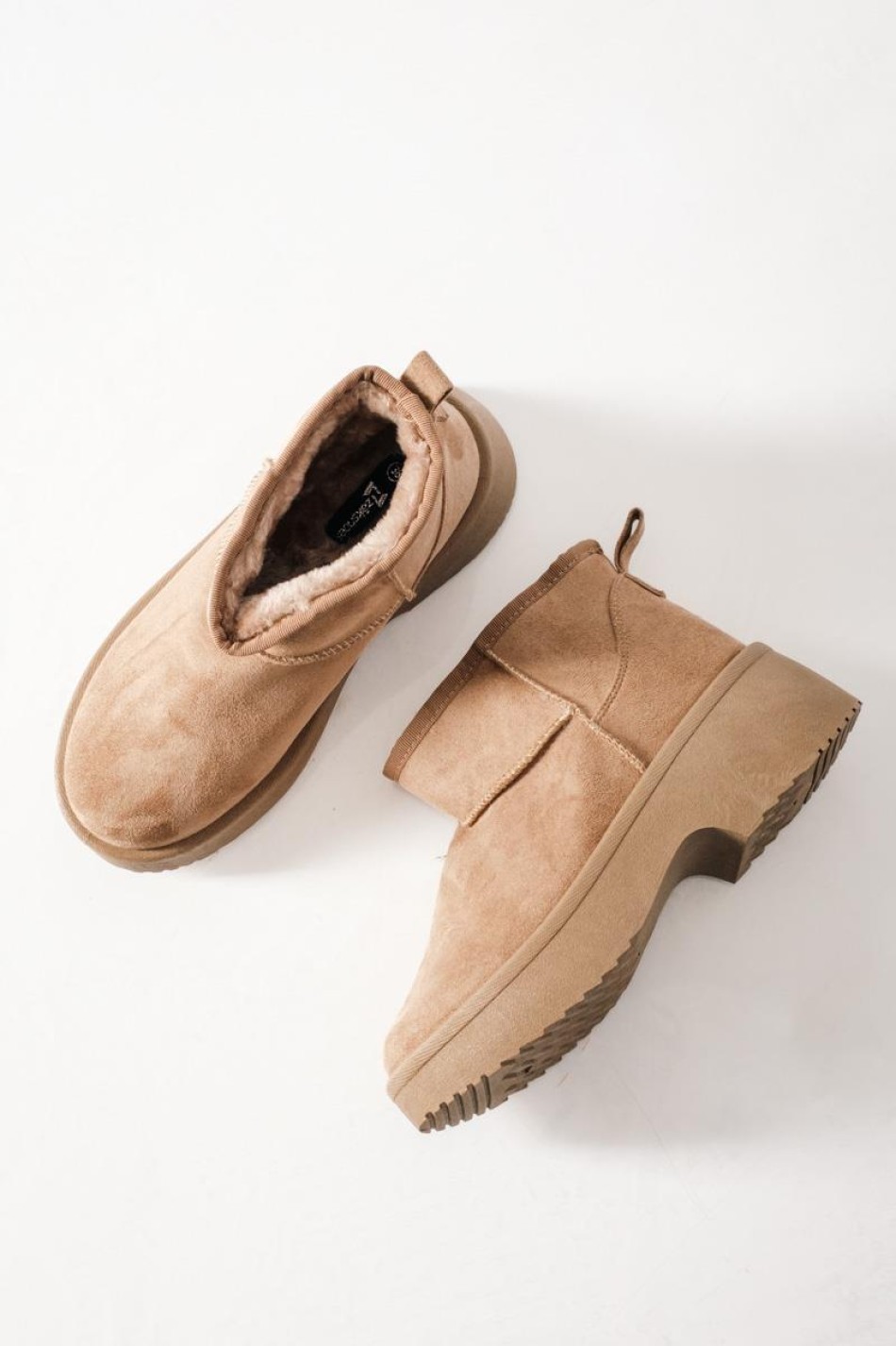 Γυναικεία μποτάκια suede με γούνα και chunky σόλα ΜΠΕΖ