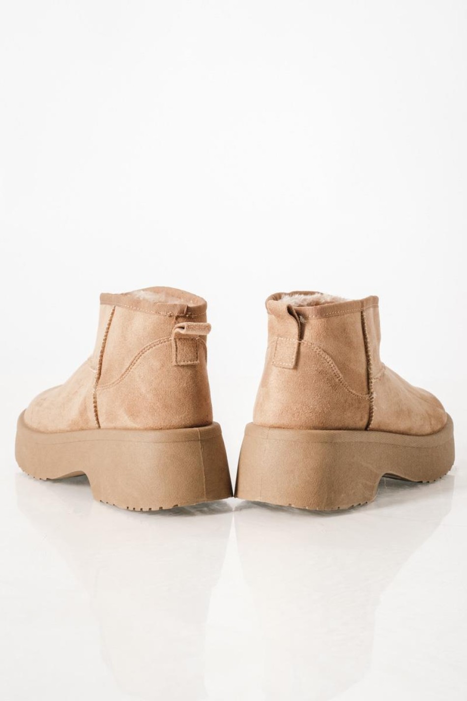 Γυναικεία μποτάκια suede με γούνα και chunky σόλα ΜΠΕΖ