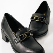 RAGAZZA Δερμάτινο loafer με διακριτική αλυσίδα ΜΑΥΡΟ