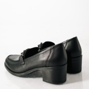 RAGAZZA Δερμάτινο loafer με διακριτική αλυσίδα ΜΑΥΡΟ