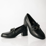 RAGAZZA Δερμάτινο loafer με διακριτική αλυσίδα ΜΑΥΡΟ