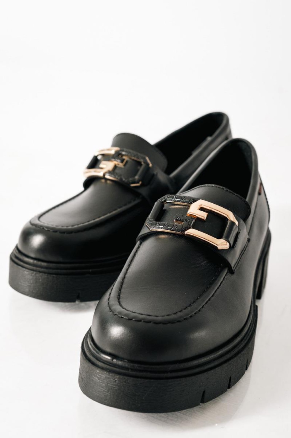 Ragazza δερμάτινα loafers με ιδιαίτερη αλυσίδα ΜΑΥΡΟ
