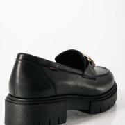 Ragazza δερμάτινα loafers με ιδιαίτερη αλυσίδα ΜΑΥΡΟ