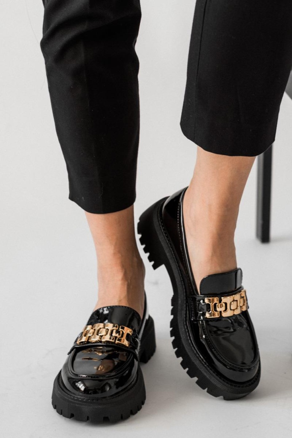 Chunky loafers λουστρίνι με χρυσή αγκράφα 330.XH33-506-LU ΜΑΥΡΟ