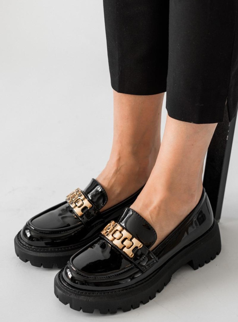 Chunky loafers λουστρίνι με χρυσή αγκράφα 330.XH33-506-LU ΜΑΥΡΟ Chunky loafers λουστρίνι με χρυσή αγκράφα 330.XH33-506-LU ΜΑΥΡΟ