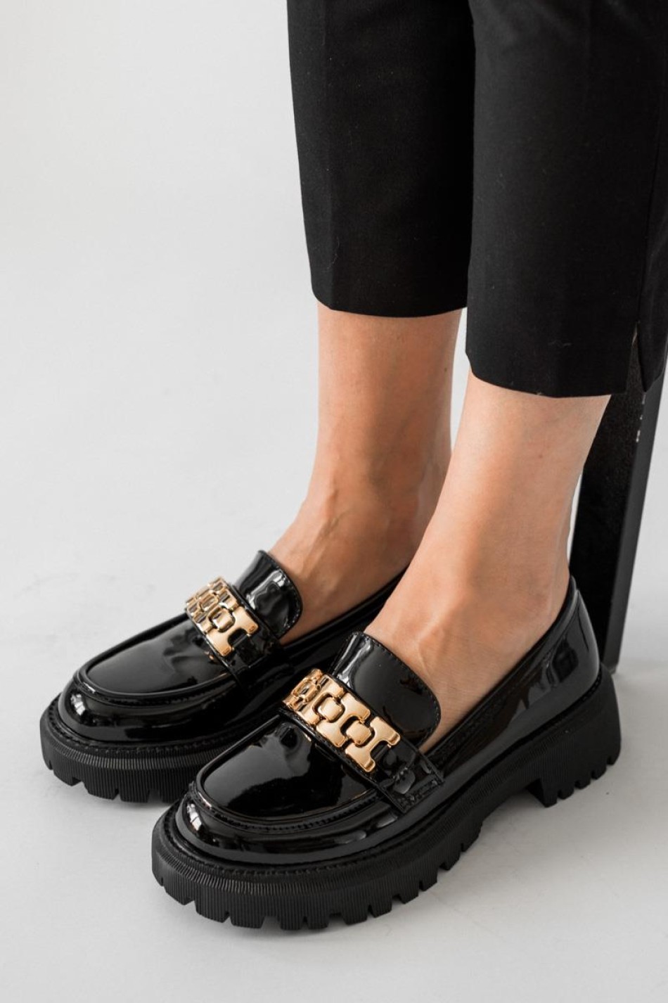 Chunky loafers λουστρίνι με χρυσή αγκράφα 330.XH33-506-LU ΜΑΥΡΟ