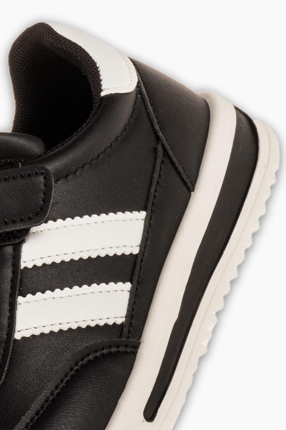 Sneakers για αγόρια με velcro και διπλή ρίγα στο πλάι ΜΑΥΡΟ Sneakers για αγόρια με velcro και διπλή ρίγα στο πλάι ΜΑΥΡΟ