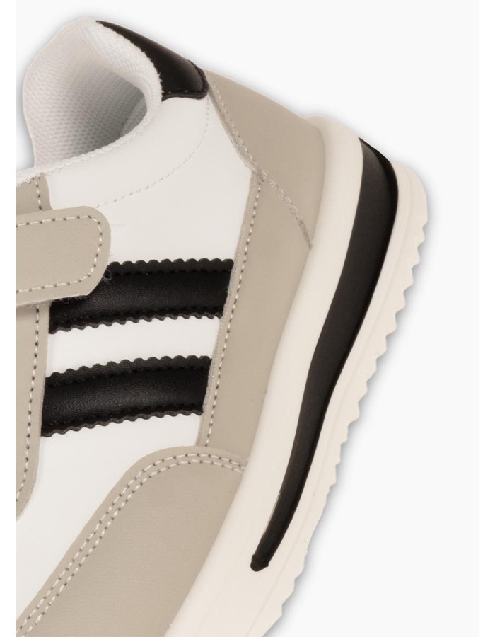 Sneakers για αγόρια με velcro και διπλή ρίγα στο πλάι ΑΣΠΡΟ/ΓΚ