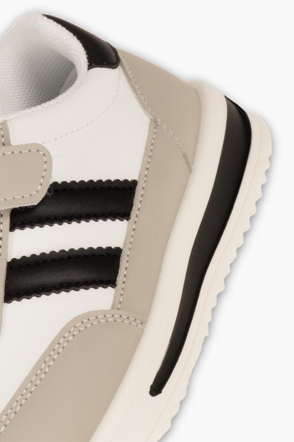 Sneakers για αγόρια με velcro και διπλή ρίγα στο πλάι ΑΣΠΡΟ/ΓΚ Sneakers για αγόρια με velcro και διπλή ρίγα στο πλάι ΑΣΠΡΟ/ΓΚ