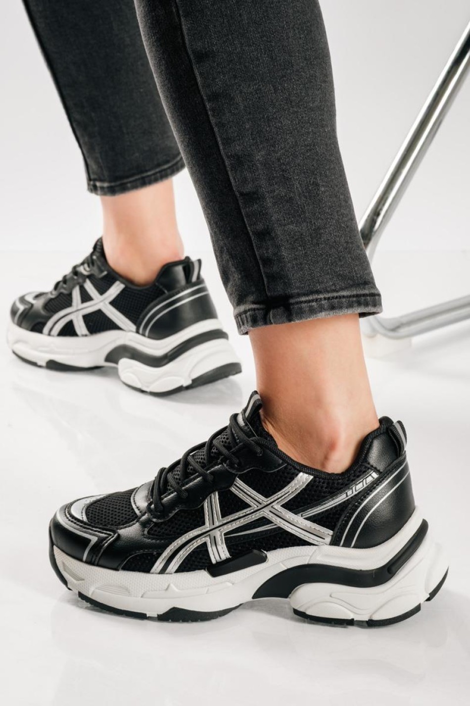 Chunky sneakers σε συνδυασμό χρωμάτων ΜΑΥΡΟ