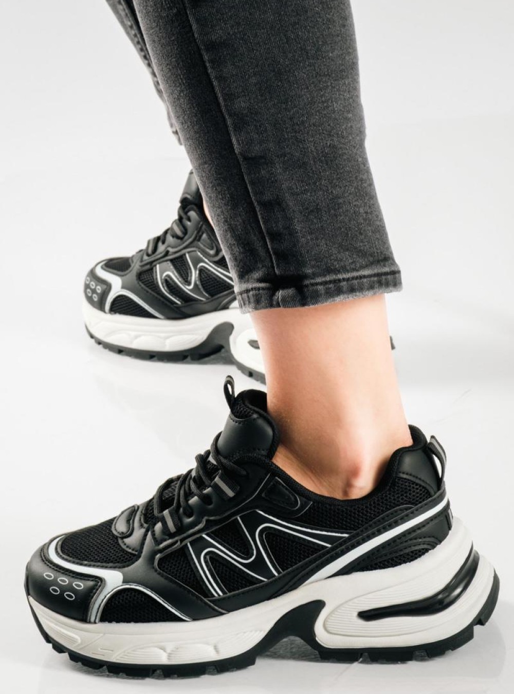 Chunky sneakers με διχρωμία στη σόλα ΜΑΥΡΟ Chunky sneakers με διχρωμία στη σόλα ΜΑΥΡΟ