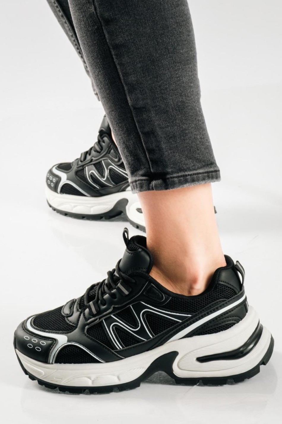 Chunky sneakers με διχρωμία στη σόλα ΜΑΥΡΟ Chunky sneakers με διχρωμία στη σόλα ΜΑΥΡΟ