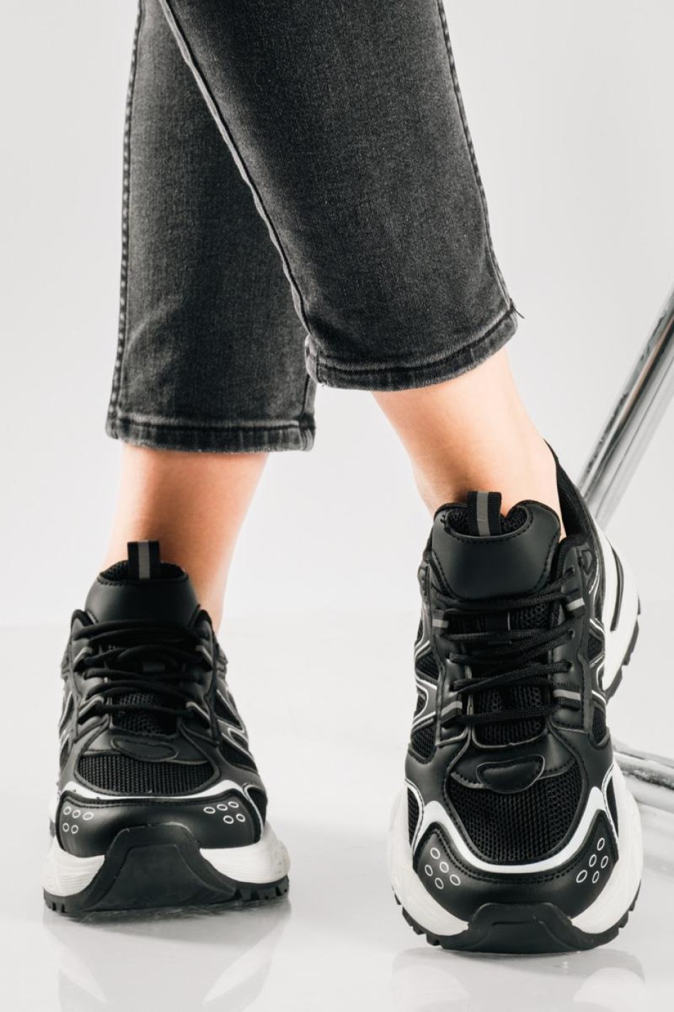 Chunky sneakers με διχρωμία στη σόλα ΜΑΥΡΟ Chunky sneakers με διχρωμία στη σόλα ΜΑΥΡΟ