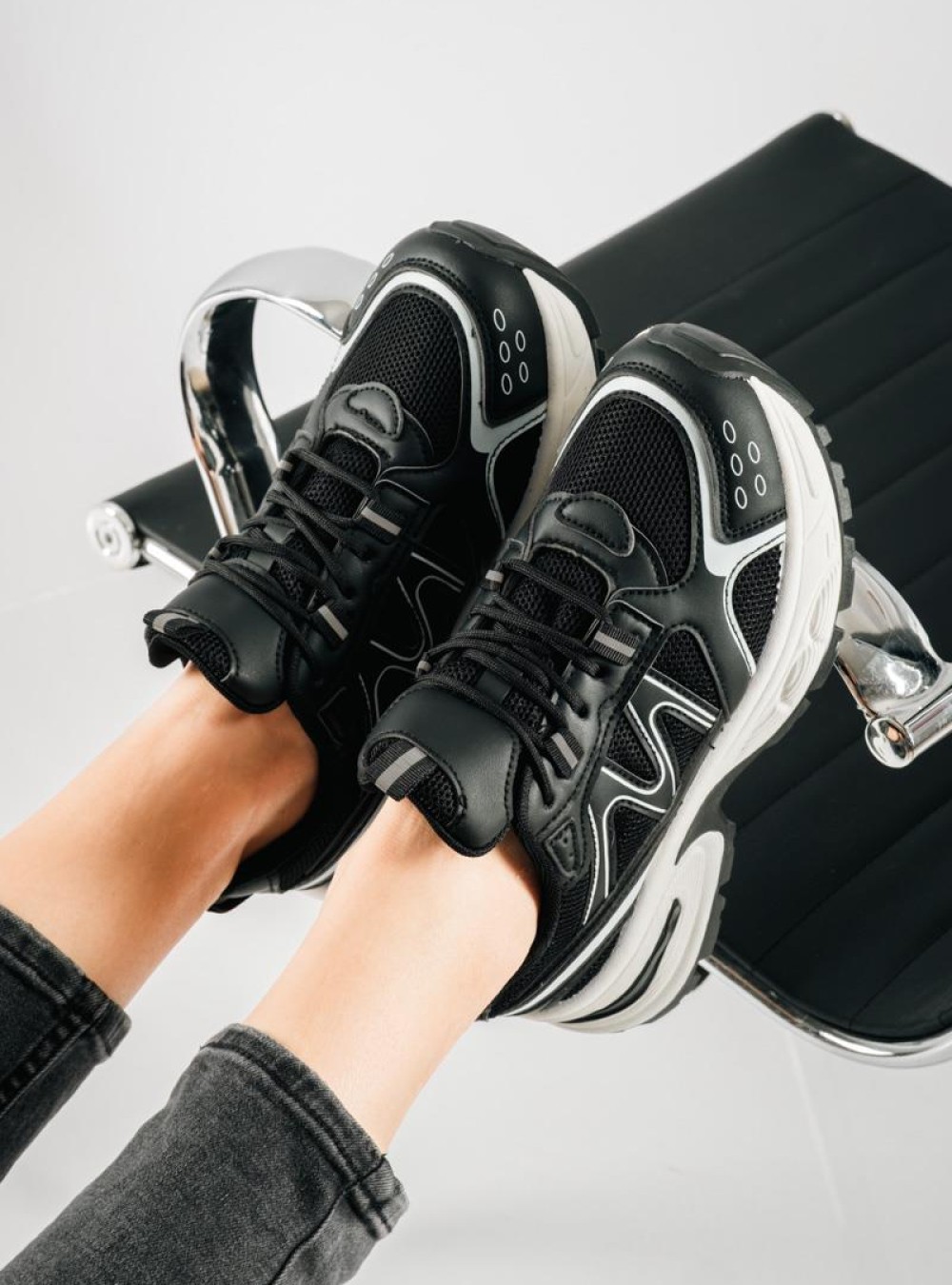 Chunky sneakers με διχρωμία στη σόλα ΜΑΥΡΟ Chunky sneakers με διχρωμία στη σόλα ΜΑΥΡΟ