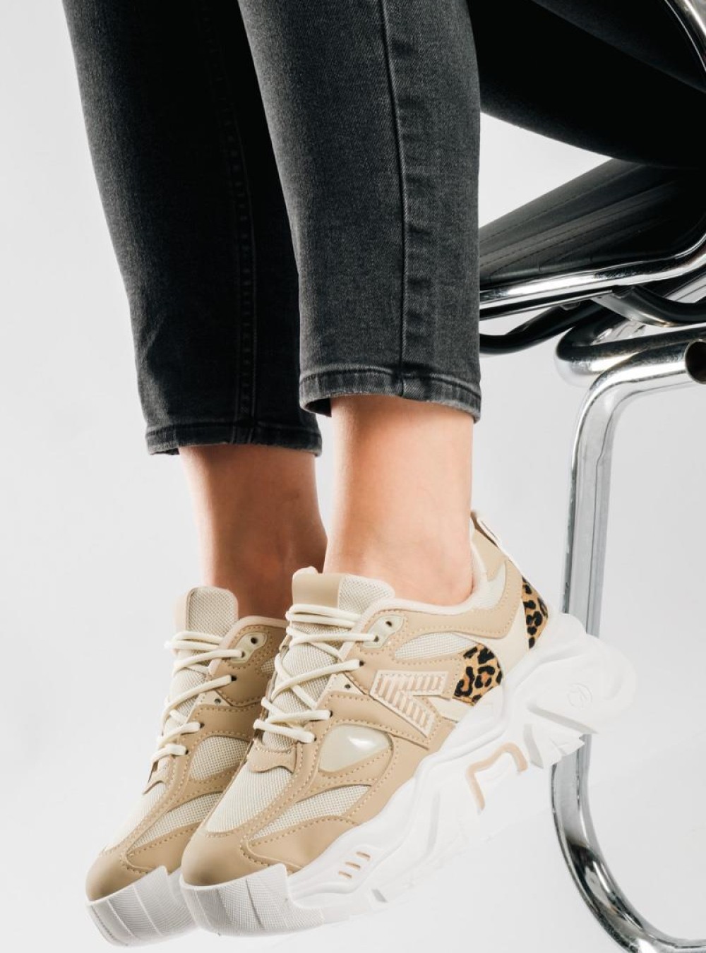 Chunky sneakers με συνδυασμό υλικών και λεοπάρ λεπτομέρεια ΠΟΥΡΟ Chunky sneakers με συνδυασμό υλικών και λεοπάρ λεπτομέρεια ΠΟΥΡΟ